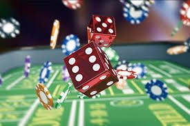 Live casino feature cards about mobile viewing privacy and timing
